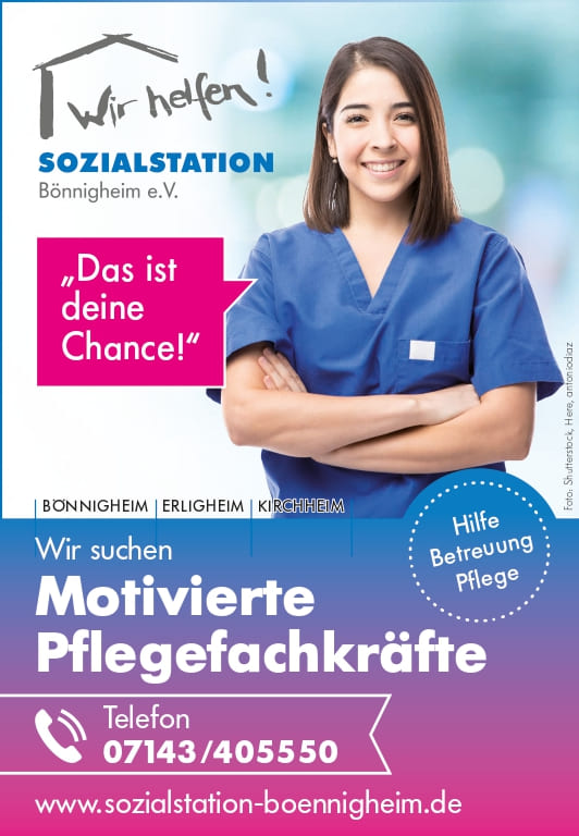 Pflegefachkraft in blauer Arbeitskleidung mit verschränkten Armen vor blauem Hintergrund, daneben Text mit Kontaktinformationen der Sozialstation Bönnigheim